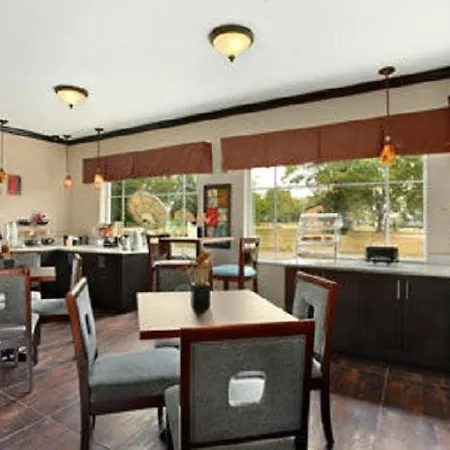 Super 8 By Wyndham Mansfield La 