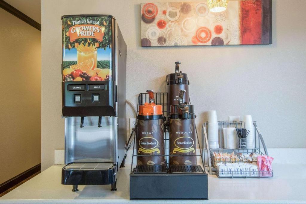 Super 8 By Wyndham La Hotel Mansfield
