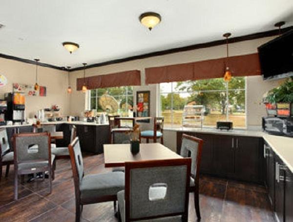 Hotel Super 8 By Wyndham La Mansfield