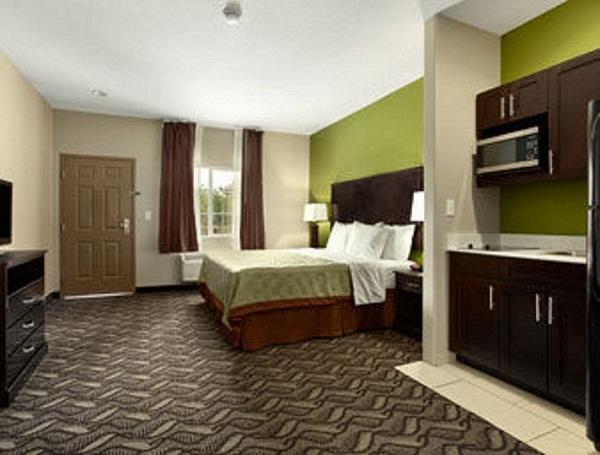 Super 8 By Wyndham La