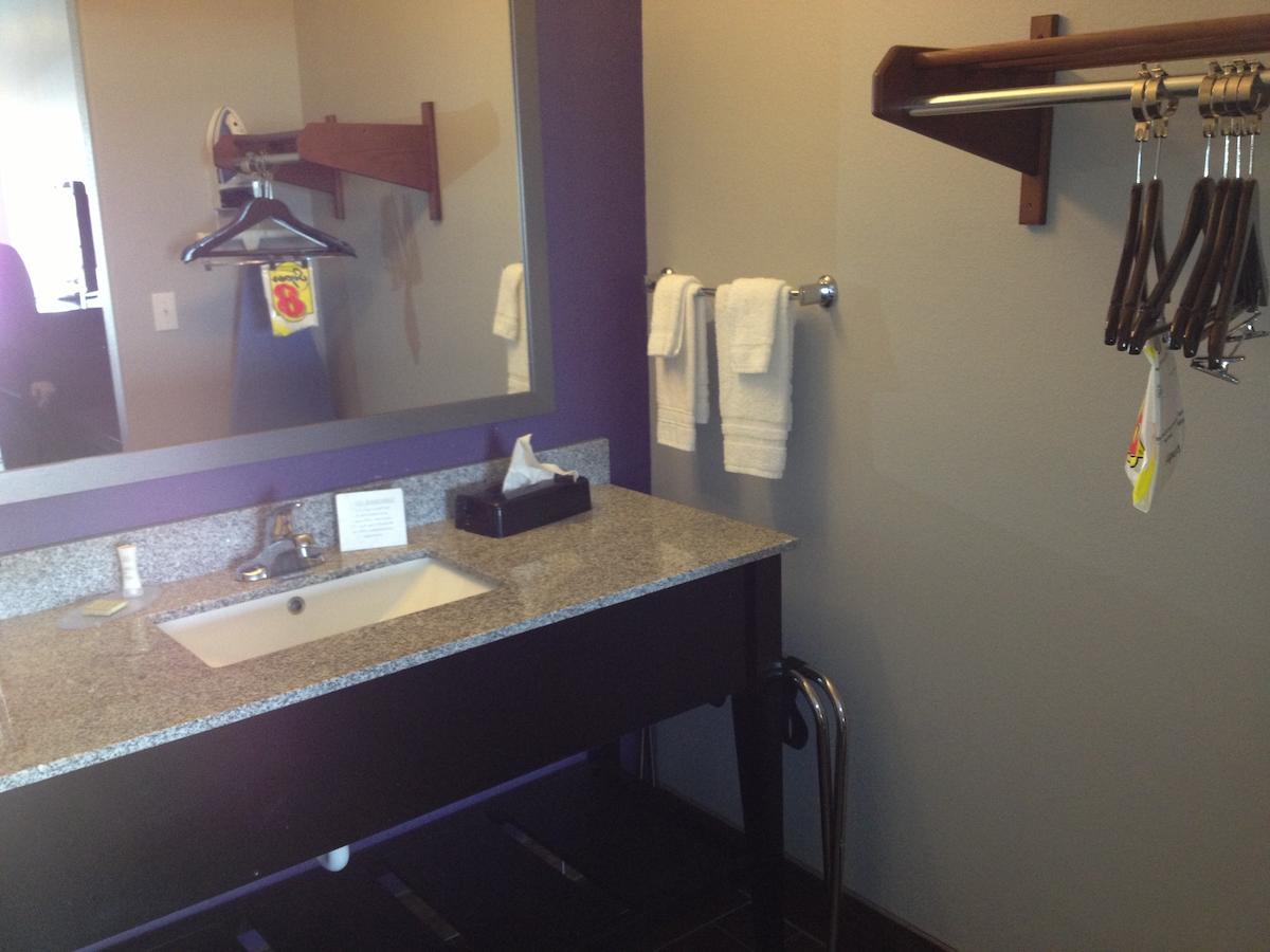 Super 8 By Wyndham La Mansfield